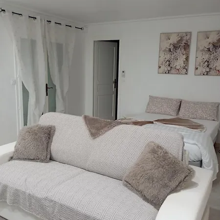 Holiday home Proche Cannes, Superbe Bas De Villa, Piscine Privee Chauffee *